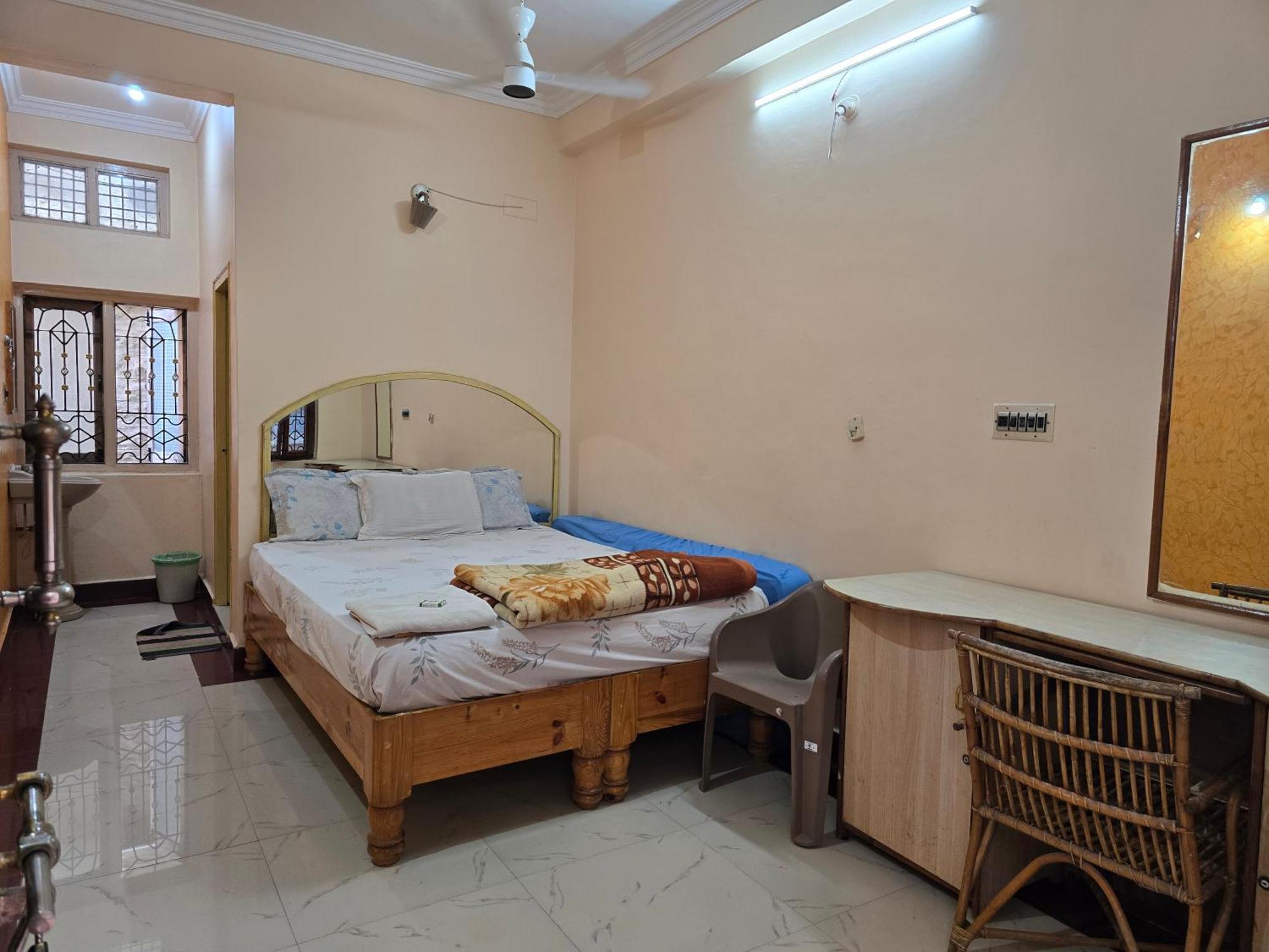 Lakshmi Heritage Tourist Home Hampi Buitenkant foto