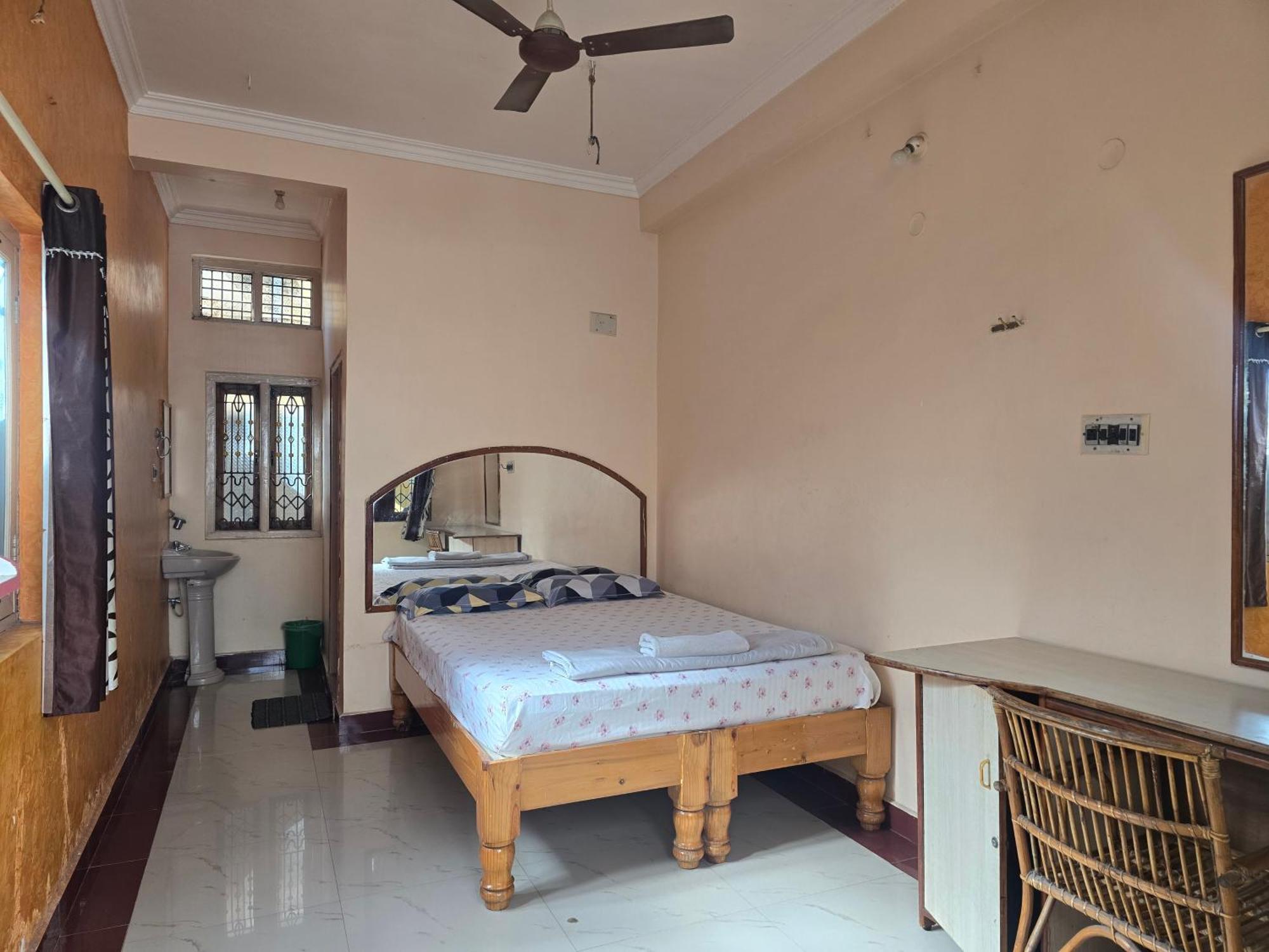 Lakshmi Heritage Tourist Home Hampi Buitenkant foto