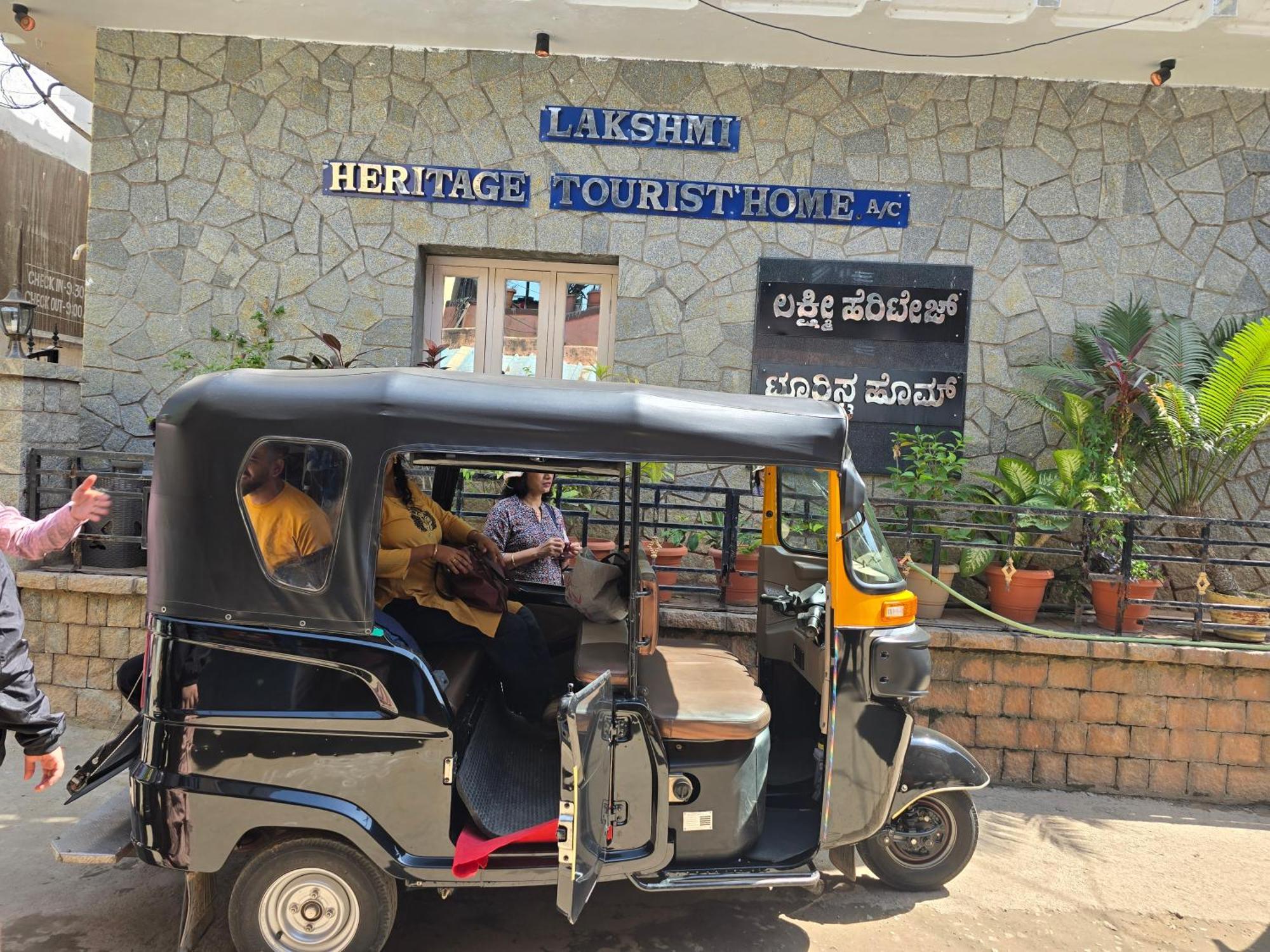 Lakshmi Heritage Tourist Home Hampi Buitenkant foto