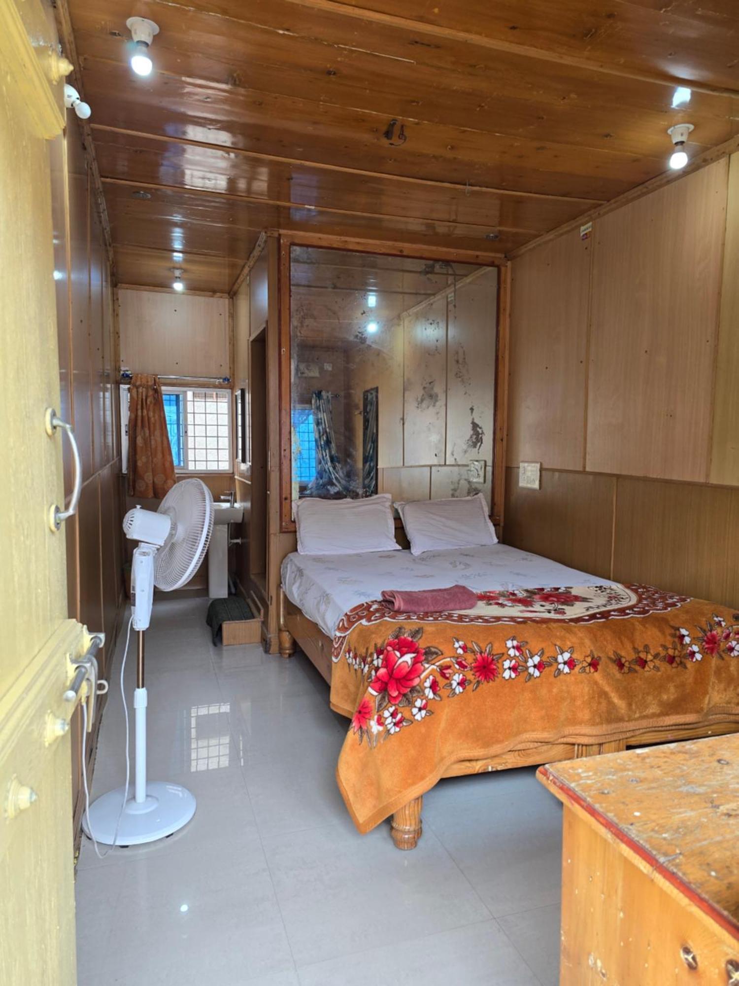 Lakshmi Heritage Tourist Home Hampi Buitenkant foto