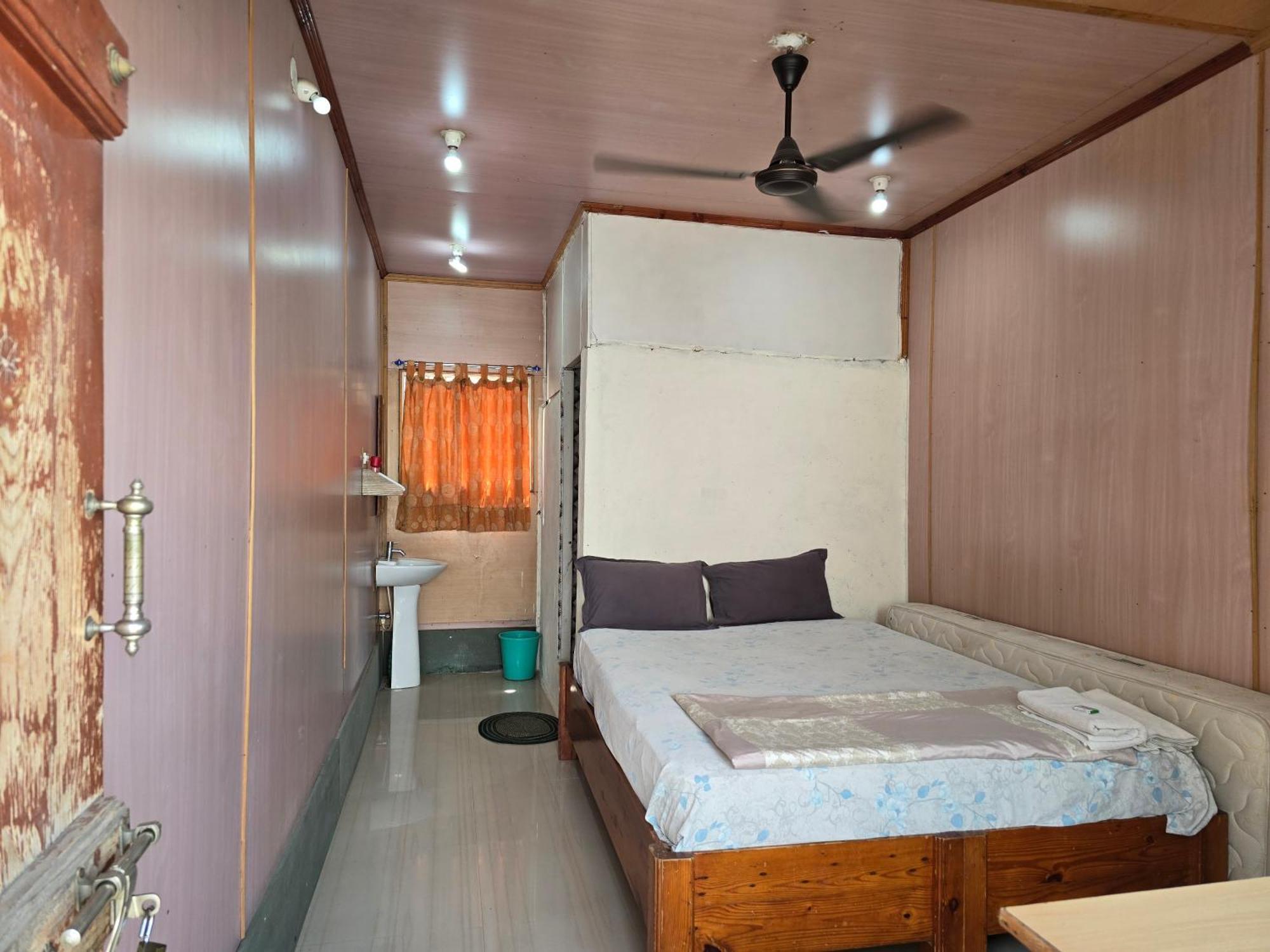 Lakshmi Heritage Tourist Home Hampi Buitenkant foto