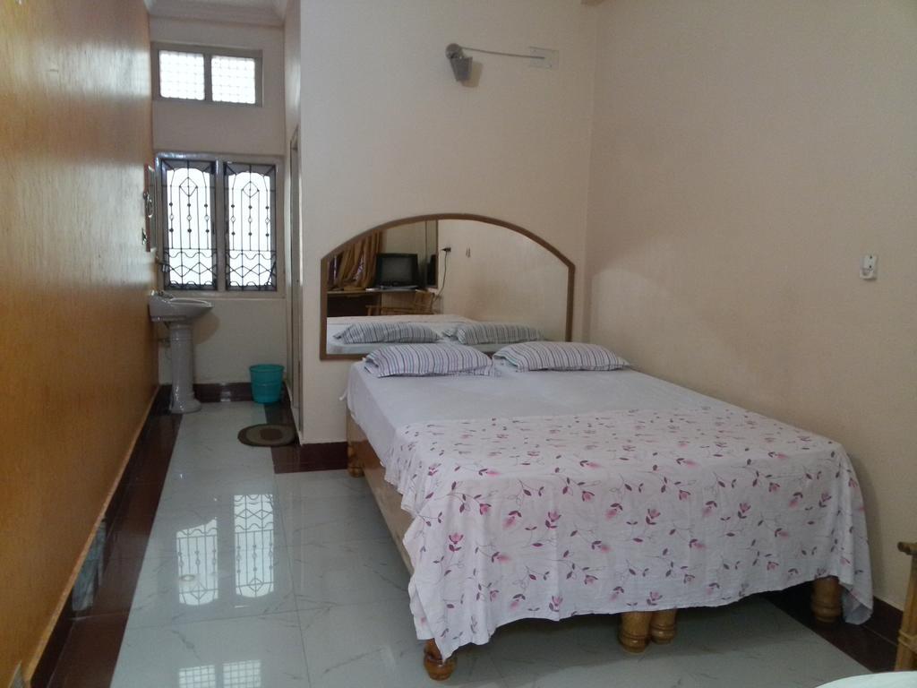 Lakshmi Heritage Tourist Home Hampi Buitenkant foto
