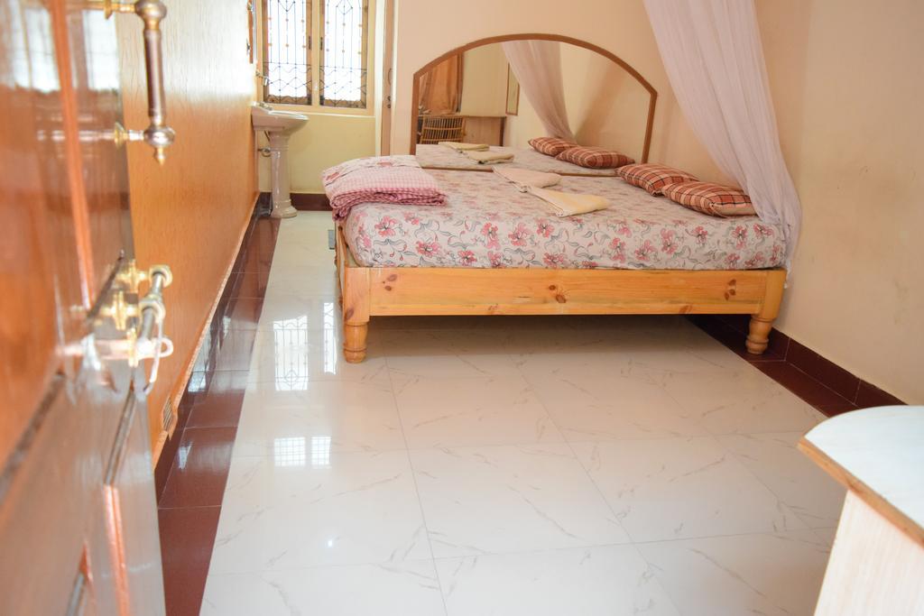 Lakshmi Heritage Tourist Home Hampi Buitenkant foto