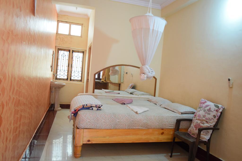 Lakshmi Heritage Tourist Home Hampi Buitenkant foto